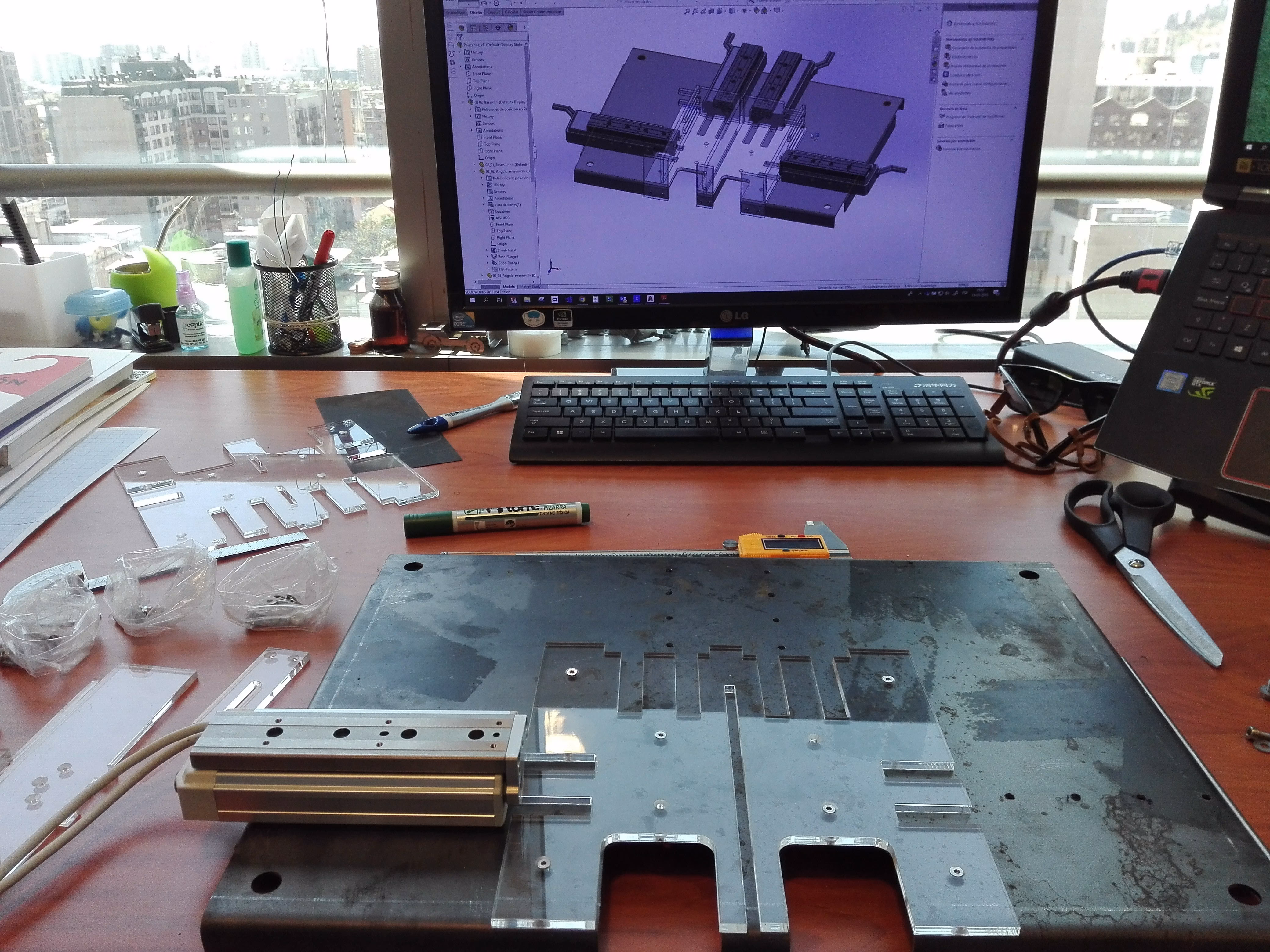 Diseño de celda robótica con software de simulación y realidad virtual